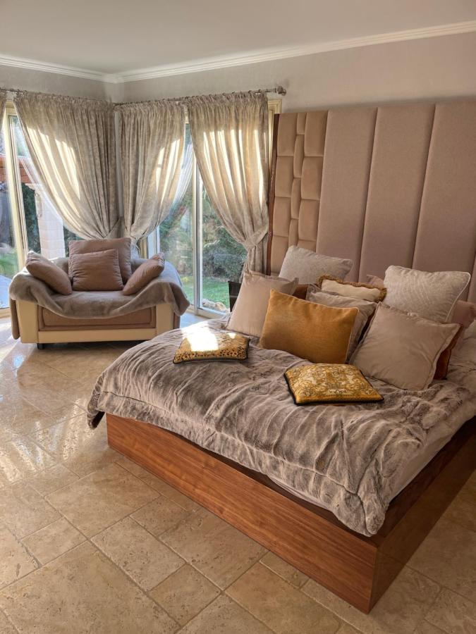 Luxueuse Villa Piscine Et Jacuzzi Saint-Paul-de-Vence Exterior foto